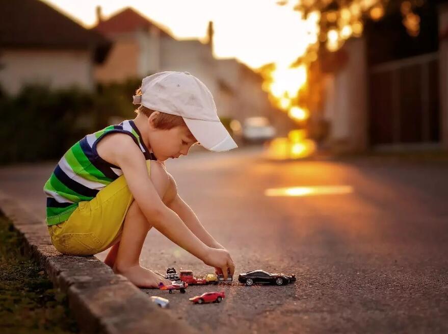 為什么孩子對(duì)自己的名字沒(méi)反應(yīng)？對(duì)昆山自閉癥評(píng)估有哪些？